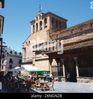 Jaca, Provinz Huesca, Aragon, Spanien. Romanische Kathedrale San Pedro Apóstol. Kathedrale des Petersdoms. Stockfoto