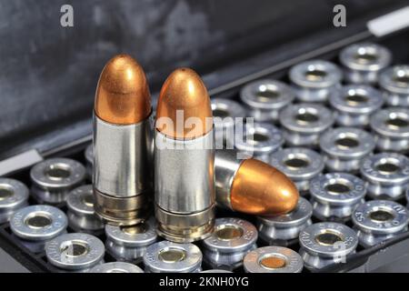 packung mit Bullet 9mm Parabellum FMJ (Full Metal Jacket) Shell Shock Technologies (NAS3). Stockfoto