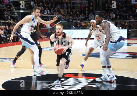 Bologna, Italien. 27.. November 2022. Niccolo Mannion (Segafredo Virtus Bologna) während des italienischen Basketballspiels Segafredo Virtus Bologna vs.. NBB Happy Casa Brindisi - Bologna, 27. November 2022 im Paladozza Sportpalast Credit: Independent Photo Agency/Alamy Live News Stockfoto