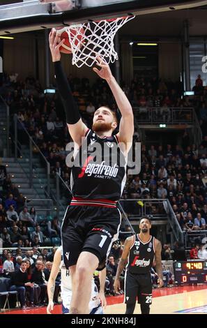 Bologna, Italien. 27.. November 2022. Niccolo Mannion (Segafredo Virtus Bologna) während des italienischen Basketballspiels Segafredo Virtus Bologna vs.. NBB Happy Casa Brindisi - Bologna, 27. November 2022 im Paladozza Sportpalast Credit: Independent Photo Agency/Alamy Live News Stockfoto