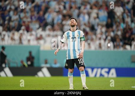 LUSAIL, KATAR - NOVEMBER 26: Der Spieler von Argentinien Lionel Messi reagiert auf das Spiel der Gruppe C der FIFA-Weltmeisterschaft Katar 2022 zwischen Argentinien und Mexiko am 26. November 2022 im Lusail Stadium in Lusail, Katar. (Foto: Florencia Tan Jun/PxImages) Stockfoto