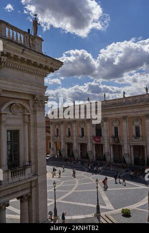 Rom, Italien - 22. September 2022 - Kapitolsplatz (Piazza del Campidoglio) auf dem Kapitolshügel an einem sonnigen späten Sommernachmittag Stockfoto