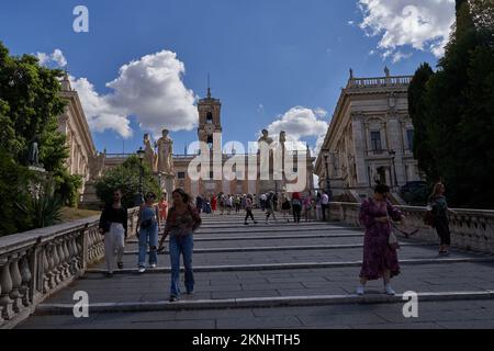 Rom, Italien - 22. September 2022 - Kapitolsplatz (Piazza del Campidoglio) auf dem Kapitolshügel an einem sonnigen späten Sommernachmittag Stockfoto