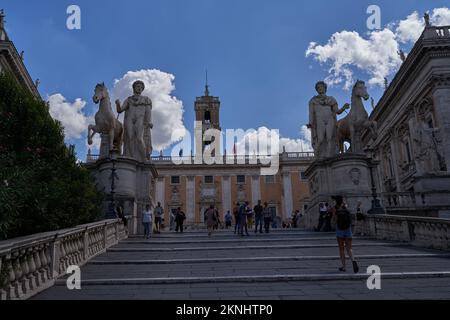 Rom, Italien - 22. September 2022 - Kapitolsplatz (Piazza del Campidoglio) auf dem Kapitolshügel an einem sonnigen späten Sommernachmittag Stockfoto