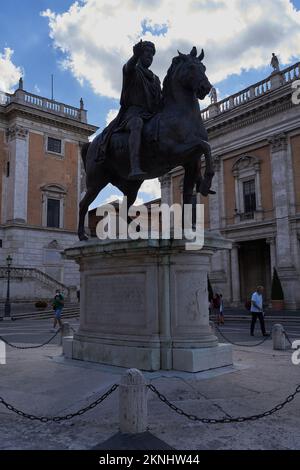 Rom, Italien - 22. September 2022 - Kapitolsplatz (Piazza del Campidoglio) auf dem Kapitolshügel an einem sonnigen späten Sommernachmittag Stockfoto