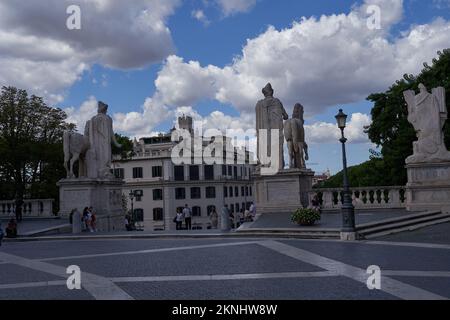 Rom, Italien - 22. September 2022 - Kapitolsplatz (Piazza del Campidoglio) auf dem Kapitolshügel an einem sonnigen späten Sommernachmittag Stockfoto