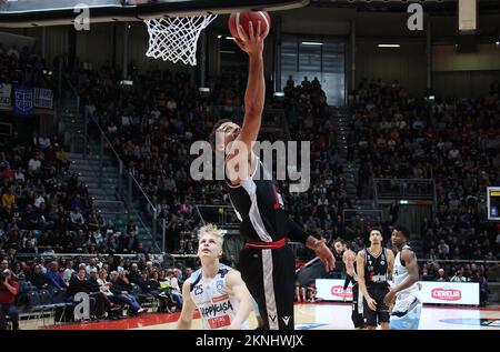 Bologna, Italien. 27.. November 2022. Kyle Weems (Segafredo Virtus Bologna) während des italienischen Basketballspiels Segafredo Virtus Bologna vs. NBB Happy Casa Brindisi - Bologna, 27. November 2022 im Paladozza Sportpalast Credit: Independent Photo Agency/Alamy Live News Stockfoto