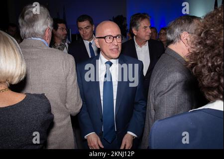 Le Cannet, Frankreich. 27.. November 2022. Eric Ciotti wird am Ende der Sitzung gesehen. Eric Ciotti nimmt an einer öffentlichen Sitzung in Le Cannet (Alpes-Maritimes) Teil, um seine Kandidatur für das Amt des Präsidenten der rechten Partei Les Republicains (LR) bekannt zu machen. Die Abstimmung der Mitglieder findet am Wochenende vom 4. Und 5. Dezember 2022 statt. (Foto: Laurent Coust/SOPA Images/Sipa USA) Guthaben: SIPA USA/Alamy Live News Stockfoto