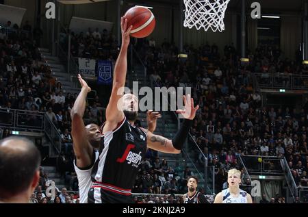 Bologna, Italien. 27.. November 2022. Marco Belinelli (Segafredo Virtus Bologna) während des italienischen Basketballspiels Segafredo Virtus Bologna vs.. NBB Happy Casa Brindisi - Bologna, 27. November 2022 im Paladozza Sportpalast Credit: Independent Photo Agency/Alamy Live News Stockfoto