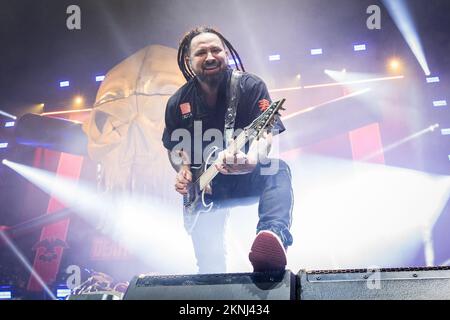 Zoltan Bathory von Five Finger Death Punch tritt live auf der Bühne auf Stockfoto