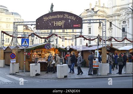 Wien, Österreich. 27. November 2022. Weihnachtsmarkt im Hof in Wien Stockfoto