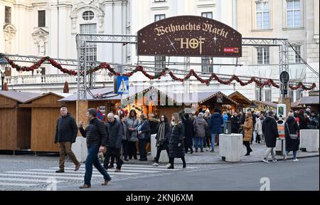 Wien, Österreich. 27. November 2022. Weihnachtsmarkt im Hof in Wien Stockfoto