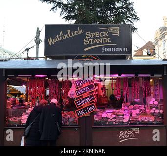 Wien, Österreich. 27. November 2022. Weihnachtsmarkt im Hof in Wien Stockfoto