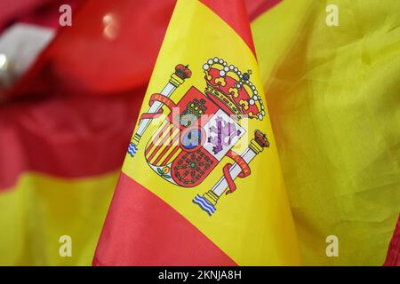 Al-Khor, Katar. 27.. November 2022. Spanische Flagge während des FIFA-Weltmeisterschafts-2022-Spiels Gruppe E zwischen Spanien und Deutschland, gespielt im Al Bayt Stadium am 27. November 2022 in Al Khor, Katar. (Foto: Bagu Blanco / PRESSIN) Kredit: PRESSINPHOTO SPORTAGENTUR/Alamy Live News Stockfoto