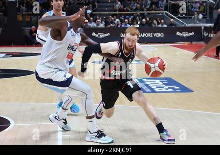 Bologna, Italien. 27.. November 2022. Niccolo Mannion (Segafredo Virtus Bologna) während des italienischen Basketballspiels Segafredo Virtus Bologna vs.. NBB Happy Casa Brindisi - Bologna, 27. November 2022 im Paladozza Sportpalast Credit: Independent Photo Agency/Alamy Live News Stockfoto