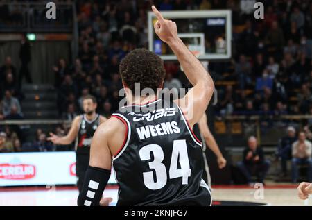 Kyle Weems (Segafredo Virtus Bologna) während des italienischen Basketballspiels Segafredo Virtus Bologna vs. NBB Happy Casa Brindisi - Bologna, 27. November 2022 im Sportpalast Paladozza Stockfoto