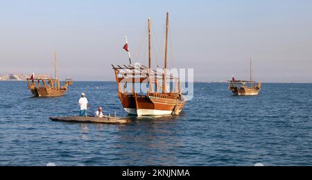 Das Katara International Dhow Festival ist ein jährliches Kulturfestival, inspiriert von Katars reichem maritimen Erbe Doha Qatar 01-12-2022 Stockfoto