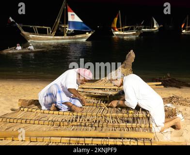 Das Katara International Dhow Festival ist ein jährliches Kulturfestival, inspiriert von Katars reichem maritimen Erbe Doha Qatar 01-12-2022 Stockfoto