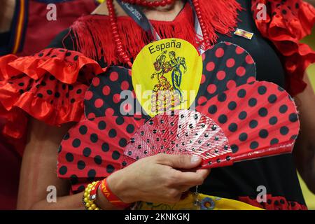 Al-Khor, Katar. 27.. November 2022. Spanische Fans während des FIFA-Weltmeisterschafts-2022-Spiels Gruppe E zwischen Spanien und Deutschland spielten am 27. November 2022 im Al Bayt Stadium in Al Khor, Katar. (Foto: Bagu Blanco / PRESSIN) Kredit: PRESSINPHOTO SPORTAGENTUR/Alamy Live News Stockfoto