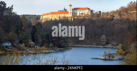 Schloss Bitov, Südmähren, Tschechische Republik, Burg Bitov über dem Vranov-Staudamm in der Nähe der Stadt Vranov nad Dyji und der Stadt Znojmo, gotische Burg und Renaissance-Burg Stockfoto