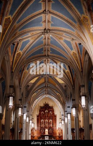 Baptist, Protestant, katholische Kirche. Wunderschönes Innere des Hauses Gottes. Lob, Gebete und Gebete, erobern sie prace an diesem Ort. Stockfoto