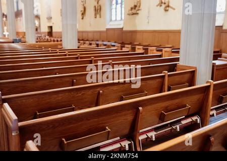 Baptist, Protestant, katholische Kirche. Wunderschönes Innere des Hauses Gottes. Lob, Gebete und Gebete, erobern sie prace an diesem Ort. Stockfoto