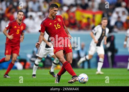 Al-Khor, Katar. 27.. November 2022. AL KHOR, KATAR - NOVEMBER 28: Rodri von Spanien spielt den Ball während des Spiels Gruppe E - FIFA Weltmeisterschaft Katar 2022 zwischen Spanien und Deutschland am 28. November 2022 im Al Bayt-Stadion in Al Khor, Katar (Foto von Pablo Morano/BSR-Agentur) Kredit: BSR-Agentur/Alamy Live News Stockfoto