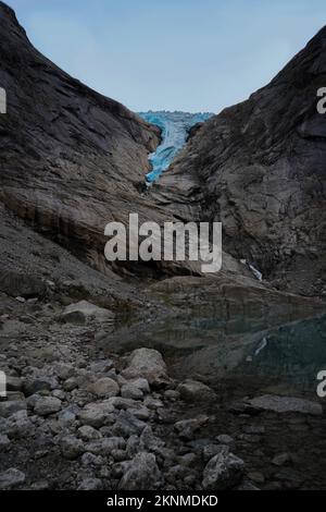 Briksdalsbreen, der Briksdal-Gletscher im Jostedalsbreen-Nationalpark, Vestland Norwegen, Oktober 2022 Stockfoto