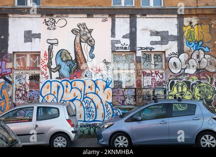 Graffiti bemalt im Metelkova Art Center Slowenien Stockfoto