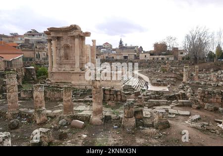 Baalbek, Libanon. 26.. November 2022. Ein Foto von der archäologischen Stätte von Baalbek, Libanon, 26. November 2022. Die Ruinen von Baalbek sind eines der schönsten Beispiele der kaiserlichen römischen Architektur von ihrer besten Seite. (Foto: Elisa Gestri/Sipa USA) Kredit: SIPA USA/Alamy Live News Stockfoto