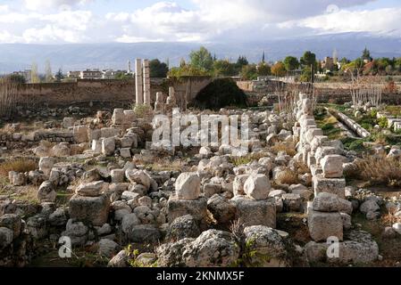 Baalbek, Libanon. 26.. November 2022. Ein Foto von der archäologischen Stätte von Baalbek, Libanon, 26. November 2022. Die Ruinen von Baalbek sind eines der schönsten Beispiele der kaiserlichen römischen Architektur von ihrer besten Seite. (Foto: Elisa Gestri/Sipa USA) Kredit: SIPA USA/Alamy Live News Stockfoto