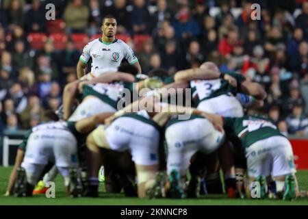 Leicester, Großbritannien. 27.. November 2022. Ben Loader of London Irish beobachtet das Scrum während des Gallagher Premiership-Spiels Leicester Tigers vs London Irish auf der Mattioli Woods Welford Road, Leicester, Großbritannien, 27.. November 2022 (Foto von Nick Browning/News Images) in Leicester, Großbritannien, am 11./27. November 2022. (Foto von Nick Browning/News Images/Sipa USA) Guthaben: SIPA USA/Alamy Live News Stockfoto