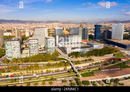 Luftaufnahme des Viertels Diagonal Mar, Barcelona Stockfoto