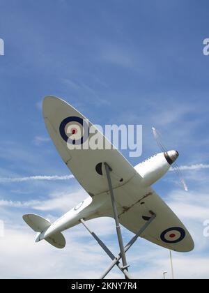 Nachbildung der Supermarine Spitfire K5054 am Southampton Airport, Hampshire, England. Stockfoto