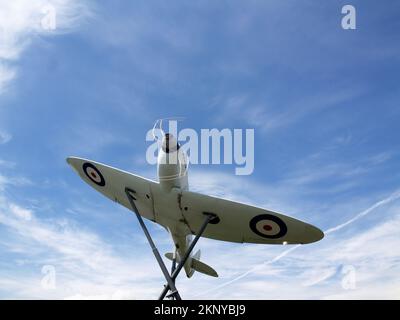 Nachbildung der Supermarine Spitfire K5054 am Southampton Airport, Hampshire, England. Stockfoto