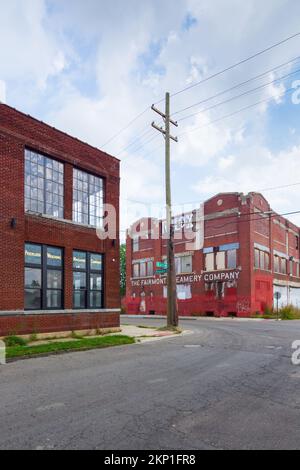 Historische Fabrik- und Bürogebäude in Michigan an der Ecke Saint Antoine St und Milwaukee East St im Vorort Detroit, Milwaukee Junction. Stockfoto