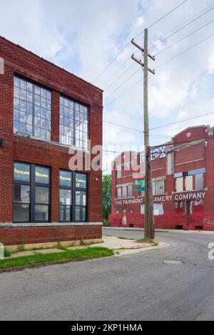 Historische Fabrik- und Bürogebäude in Michigan an der Ecke Saint Antoine St und Milwaukee East St im Vorort Detroit, Milwaukee Junction. Stockfoto