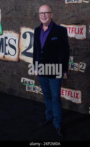 Harry Bradbeer nimmt am 27. Oktober 2022 an der Premiere von Enola Holmes 2 von Netflix im Paris Theater in New York Teil Stockfoto