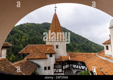Schloss Bran, bekannt als Draculaschloss, im Dorf Bran, Siebenbürgen, Rumänien Stockfoto