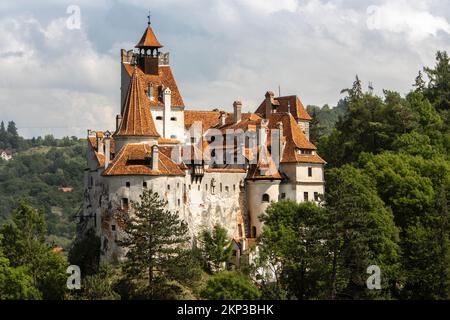 Schloss Bran, bekannt als Draculaschloss, im Dorf Bran, Siebenbürgen, Rumänien Stockfoto