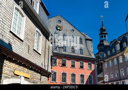 Traditionelle Architektur von Monschau in Nordrhein-Westfalen, Deutschland Stockfoto