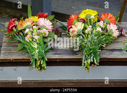 Farbenfrohe Blumen auf dem traditionellen bauernmarkt von funchals Stockfoto