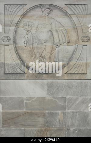 Ablösung des Hermes schutzgottes der Reisenden mit Hermes Personal, Personal, römischer Mythologie, Kurhotel, Stadtzentrum, Wiesbaden, Taunus, Hessen, Deutschland, Europa Stockfoto