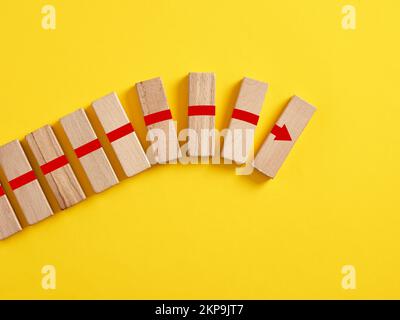 Sättigungspunktkonzept. Ende der Wachstumsbedingungen in Wirtschaft, Finanzen oder Wirtschaft. Beginn des Leistungsrückgangs. Lebenszyklus eines Produkts. Inkreas Stockfoto