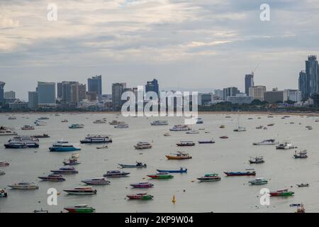 Nha Trang, Vietnam - 26. August 2022: Viele Fischerboote im südchinesischen Meer von Nha Trang Vietnam Stockfoto