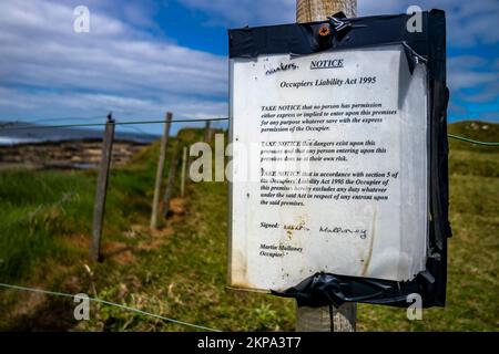 ENNISCRONE, COUNTY SLIGO, IRLAND - JULI 15 2022 : Erklärung des Occupiers Liability Act 1995. Stockfoto