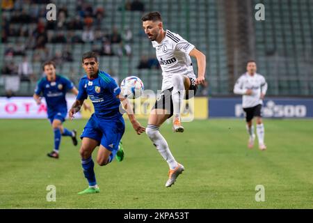 Warschau, Polen. 16.. September 2022. Filip Mladenovic von Legia während des Spiels der polnischen PKO Ekstraklasa League zwischen Legia Warszawa und Miedz Legnica im Marschall Jozef Pilsudski Legia Warsaw Municipal Stadium. Endstand: Legia Warszawa 3:2 Miedz Legnica. (Foto: Mikolaj Barbanell/SOPA Images/Sipa USA) Guthaben: SIPA USA/Alamy Live News Stockfoto