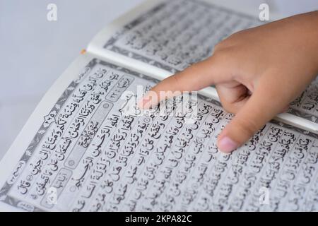 Bezieht sich auf einen der Verse des heiligen korans Stockfoto