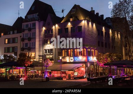 Restaurant Rheinzeit am Rheinufer in der historischen Stadt Köln. Restaurant Rheinzeit am Rheingarten in der Altstadt, Koe Stockfoto