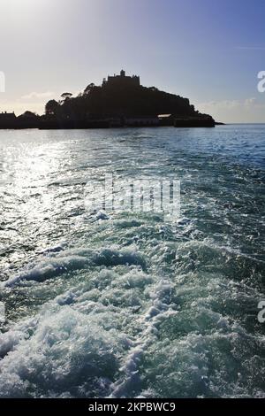 St. Michael's Mount bei Flut - John Gollop Stockfoto